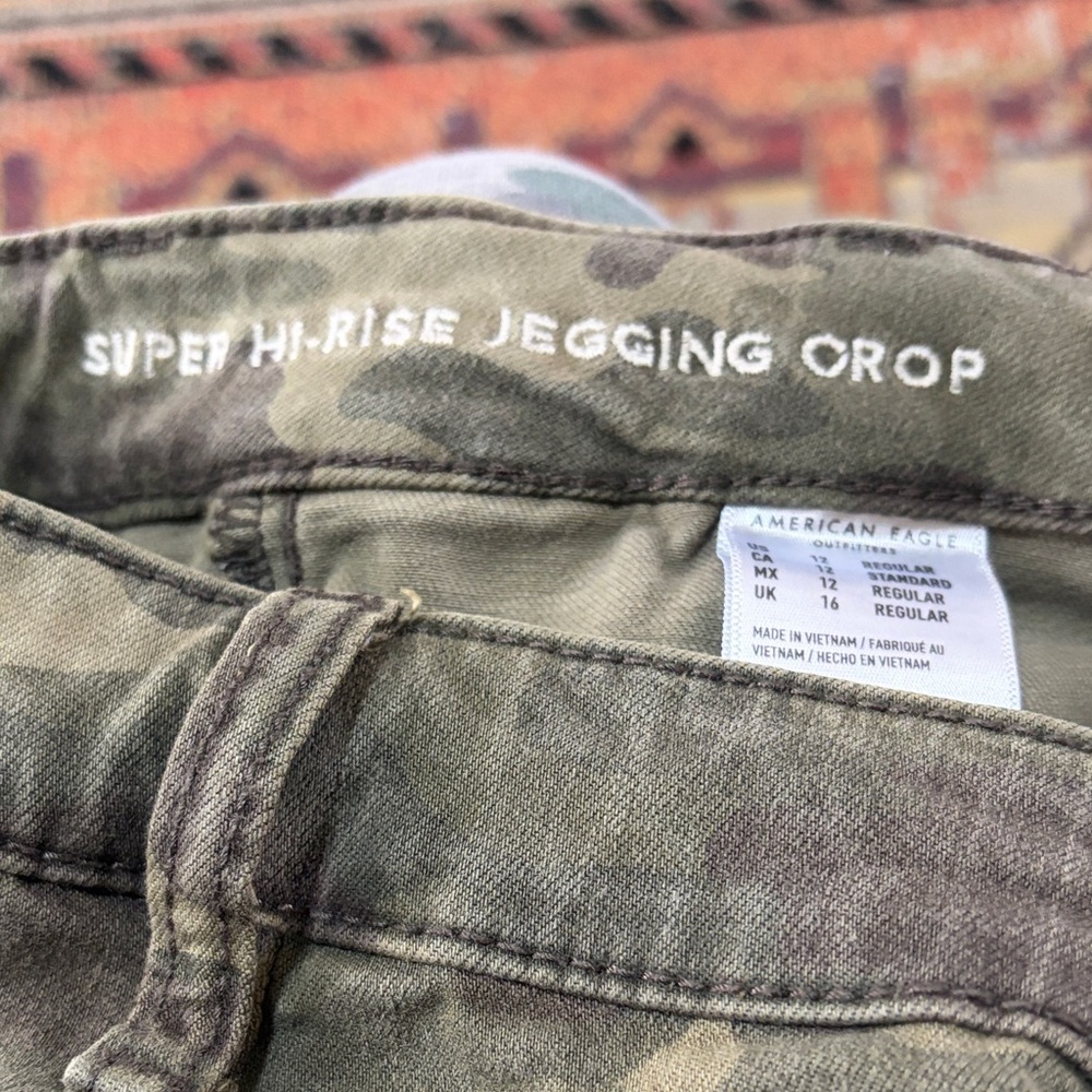 American Eagle Outfitters Olive Camo Cargo Jeggings Crop - Picture 5 of 6